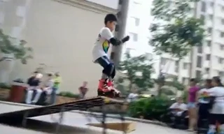 Trẻ em Sài Gòn tập trượt patin