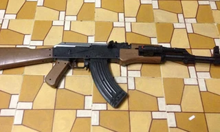 “Súng airsoft” có kiểu dáng giống súng quân dụng được rao bán công khai trên mạng internet.