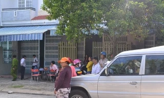 Bàng hoàng phát hiện thi thể em trai bị chăn trùm kín 