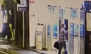 Người đàn ông đã đập phá 9 máy ATM sau khi không rút được tiền.