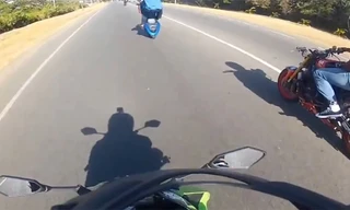 Biker bốc đầu thất bại, gây tai nạn cho bạn đi cùng đoàn