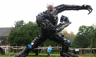 “Người máy biến hình” làm từ phế liệu