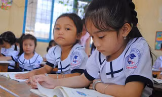 Bộ trưởng Bộ Giáo dục - Đào tạo (GD - ĐT) vừa ban hành Chỉ thị chấn chỉnh tình trạng dạy thêm, học thêm đối với giáo dục tiểu học, trong đó nêu rõ “nghiêm cấm giao bài tập về nhà” cho học sinh đã học 2 buổi/ngày.