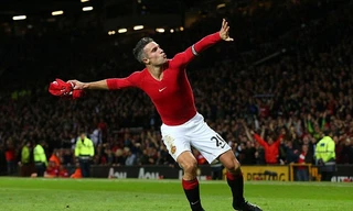 Van Gaal nổi đóa với 'hành vi ngu ngốc' của Van Persie