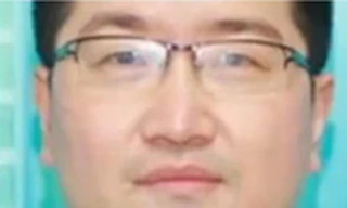 Kinh hãi phát hiện giòi dưới da sau chuyến đi châu Phi