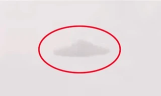 UFO xuất hiện mập mờ sau đám mây lớn ở Mỹ