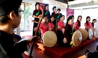 Vui hát quan họ. Ảnh: Hồng Vĩnh