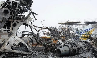 Bản tin 14h: Tiếng súng lại vang rền quanh sân bay Donetsk