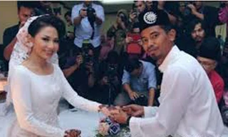 Vợ thủ quân Malaysia bỏ việc vì chồng