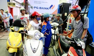 Doanh nghiệp xăng dầu tiếp tục hưởng lợi nhiều hơn nếu được tăng chi phí định mức. Ảnh: Hồng Vĩnh