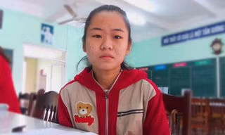Vắng cha, mất mẹ, em Lê Thị Hồng Lê gắng gượng vượt qua nỗi đau, nỗ lực trong học tập.