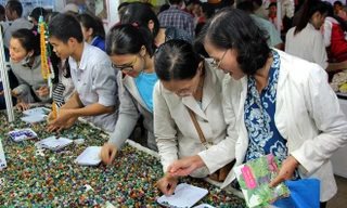 Đá trang sức 4.000 đồng/viên hút khách ở Sài Gòn