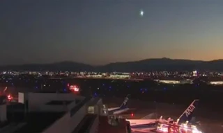 Cầu lửa bí ẩn trên bầu trời Nhật Bản