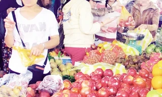 'Nho Mỹ, táo Úc' bán rong có phải hàng xịn?