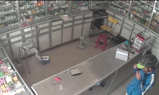 Ngủ trưa bị mất điện thoại trong nhà thuốc