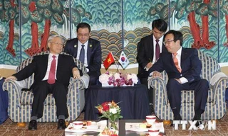 Tổng Bí thư Nguyễn Phú Trọng tiếp Thị trưởng thành phố Busan Suh Byung-soo. Ảnh: TTXVN