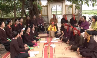 Được người già hâm mộ nhưng giới trẻ thờ ơ, di sản hát Trống quân ở Hà Nội nguy cơ mai một.