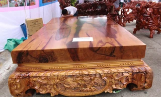 Sập gỗ mun dài 3 m giá hơn nửa tỷ đồng