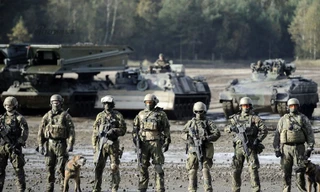 Xem lính Đức dàn quân khoe vũ khí 'khủng'