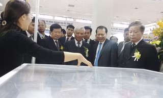 Phó Chủ tịch Quốc hội Uông Chu Lưu, Phó Thủ tướng Vũ Văn Ninh, Bộ trưởng Xây dựng Trịnh Đình Dũng thăm gian hàng trưng bày về sản phẩm đồng bộ hóa hạ tầng kỹ thuật đô thị của Busadco.