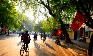 Hà Nội thanh bình nhuộm nắng vàng cuối thu