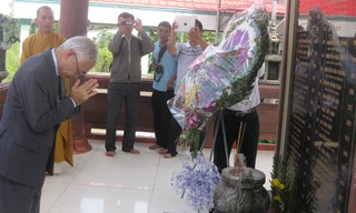 Tổng lãnh sự Nhật tưởng niệm nạn nhân vụ sập cầu Cần Thơ