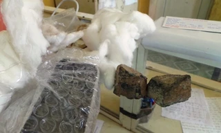 Vụ iPhone 5 biến thành… đá: Bưu điện thỏa thuận đền bù