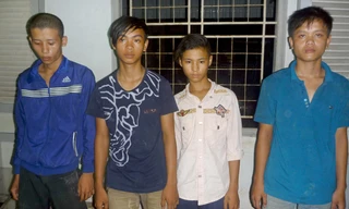 Bắt quả tang 6 đối tượng chặn xe ô tô xin đểu