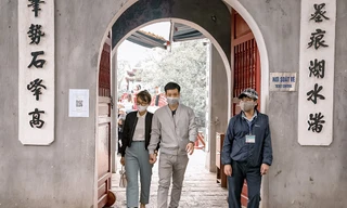 Đền Ngọc Sơn, phủ Tây Hồ mở cửa đón khách sau chuỗi ngày nghỉ dịch