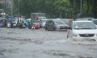 Người dân ở 'rốn ngập' Nguyễn Hữu Cảnh lại thấp thỏm khi mùa mưa đến 