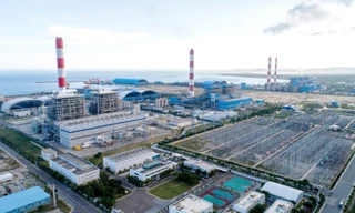 Bình Thuận: Bụi đen từ Điện lực Vĩnh Tân phát tán vào nhà dân