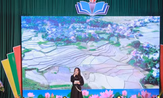 Học sinh xứ Lạng hào hứng với ngày thơ 'Tổ quốc bay lên'
