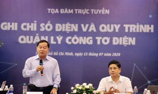 Nhà báo Lê Xuân Sơn, Tổng Biên tập báo Tiền Phong phát biểu khai mạc buổi tọa đàm. 