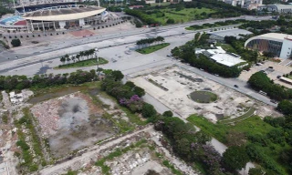 Đất công Khu Liên hợp thể thao quốc gia Mỹ Đình ở Nam Từ Liêm, Hà Nội bị “xẻ thịt” kinh doanh - Ảnh: Minh Phong/Người Lao động