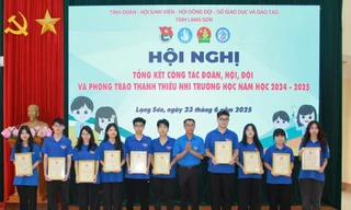 Tôn vinh những thủ lĩnh thanh niên ở Lạng Sơn. Ảnh: Duy Chiến.