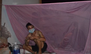 Dịch đẩy nhiều lao động tự do mắc kẹt ở Hà Nội ra ngủ gầm cầu, nhặt rác kiếm sống