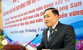 Chủ tịch UBND tỉnh Lạng Sơn đối thoại với thanh niên. Ảnh: Duy Chiến.