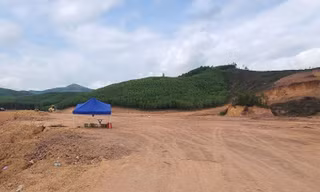 Khách hàng mất 4 tỷ đồng vì 'ôm' hàng chục lô đất đấu giá
