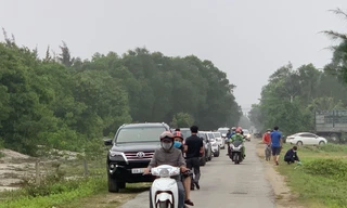 Choáng cảnh 'cò' ùn ùn đổ về làng, 'chào hàng' bán đất như buôn rau