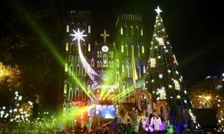 Người dân Hà Nội, TPHCM và nhiều thành phố đón Giáng sinh