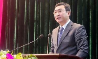 Tân Phó Bí thư Tỉnh ủy Lạng Sơn Nguyễn Cảnh Toàn phát biểu nhận nhiệm vụ. Ảnh: Duy Chiến.