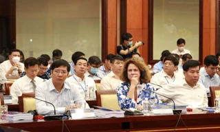 Hơn 300 đại biểu bàn về chủ trương, chính sách công nghiệp hoá đất nước 