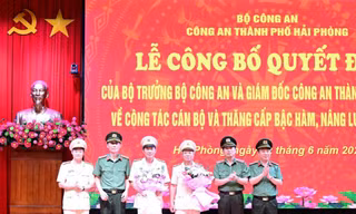 Hai phó giám đốc Công an TP Hải Phòng nghỉ hưu