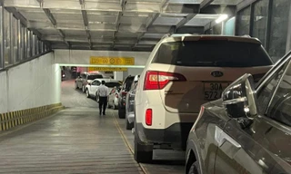Tranh chấp sở hữu tầng hầm, chủ đầu tư chặn xe cư dân
