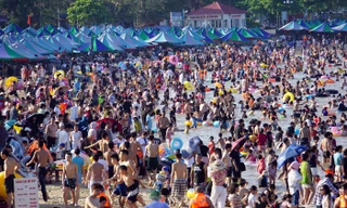 Lý do du khách đổ xô đến Quảng Ninh, Hải Phòng dịp 30/4 