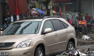 Mở cửa xe Lexus, gây tai nạn chết người