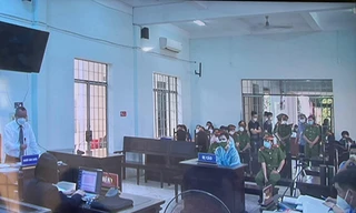 Phiên tòa xử Lê Chí Thành sáng nay (ảnh chụp qua màn hình).