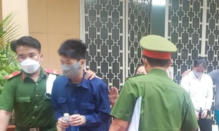 Hai bị cáo sau phiên tòa. Ảnh: Tân Châu