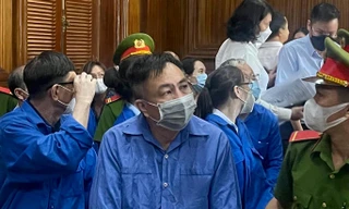 Cựu Giám đốc Bệnh viện Mắt TPHCM Nguyễn Minh Khải tại tòa.