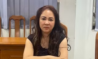 Bà Nguyễn Phương Hằng tại Cơ quan điều tra